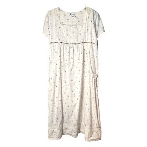 The 1 for U Off White Cottage Rose Cotton Nightgown Lace Trim Pleats Pockets Med